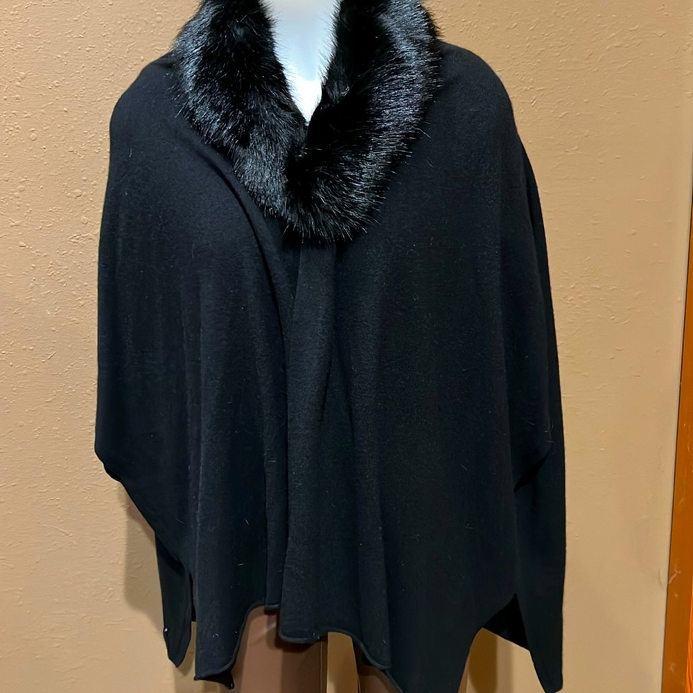 Nordstrom Collection black faux fur neck trim poncho
